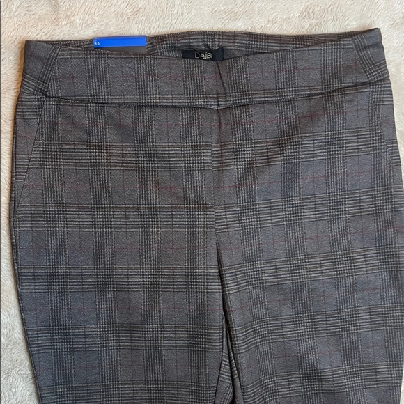 NWT Elegant Women's Gray Plaid Stretch Pull On Trousers sz 10 - Picture 2 of 11